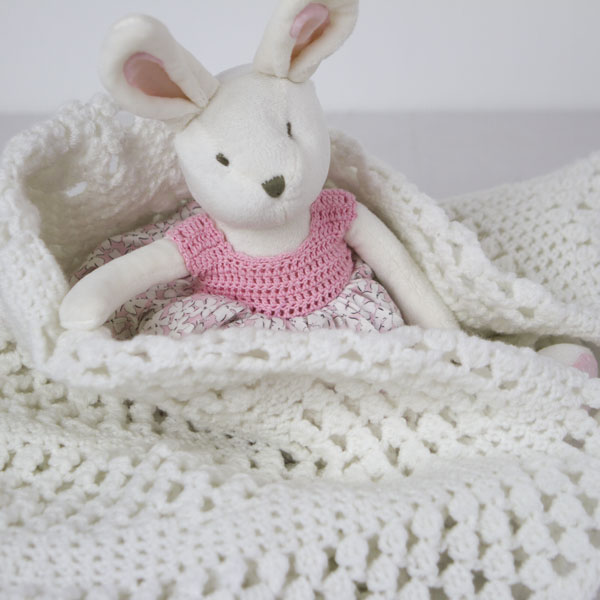 Circular-White-Crochet-Blanket