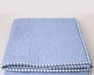 Happy-Days-Blue-cot-quilt-folded