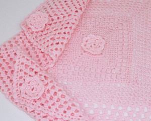 Square-Pink-crochet-blanket-corners-CroB001