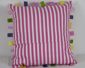 A-Little-Bird-Told-Me-cushion-Small-back-showing-concealed-zip-BC00017