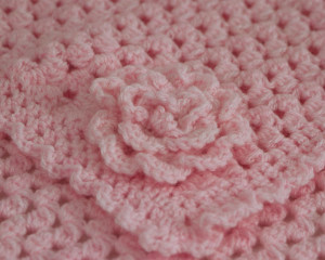 Pink-crochet-flower-blanket-showing-flower-detail