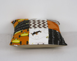The-Great-Race-cushion-Small-zip-end-BC00024
