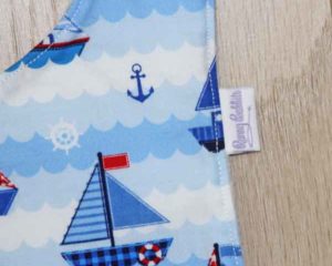 BB016 Blue Sailing traditional bib label detail