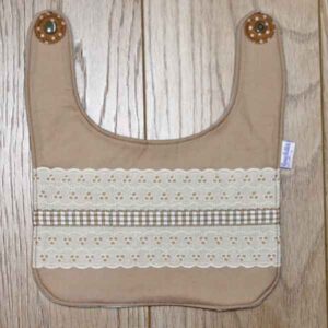 BB034 Coffee and Cream traditional bib