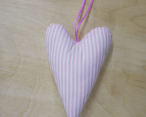 Love Heart single rose in pink back