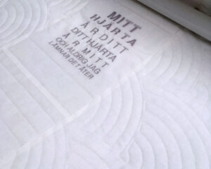 Mitt Hjarta embroidered bed runner with Baptist Fan quilting